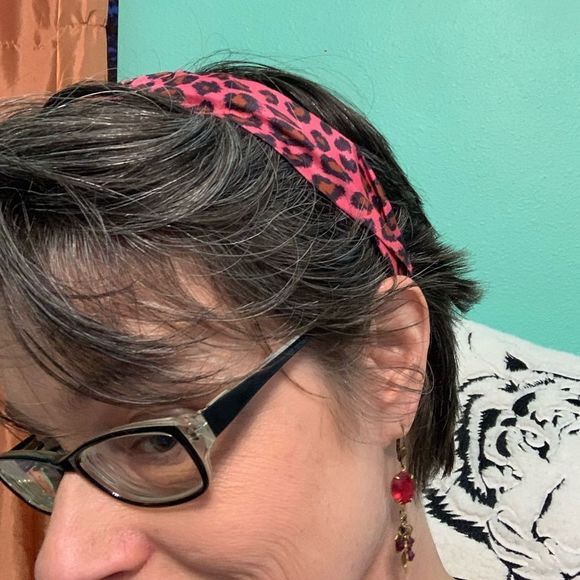 Hot Pink Leopard Print Fashion U-Shaped Plastic Headband - Picture 2 of 4
